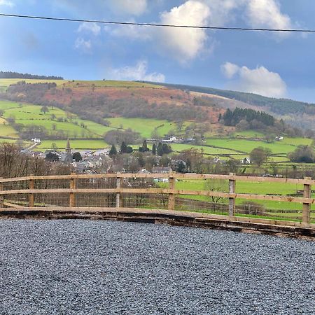 Finest Retreats - Moelis Granary - Luxury Cottage With Hot Tub Llandrillo Extérieur photo