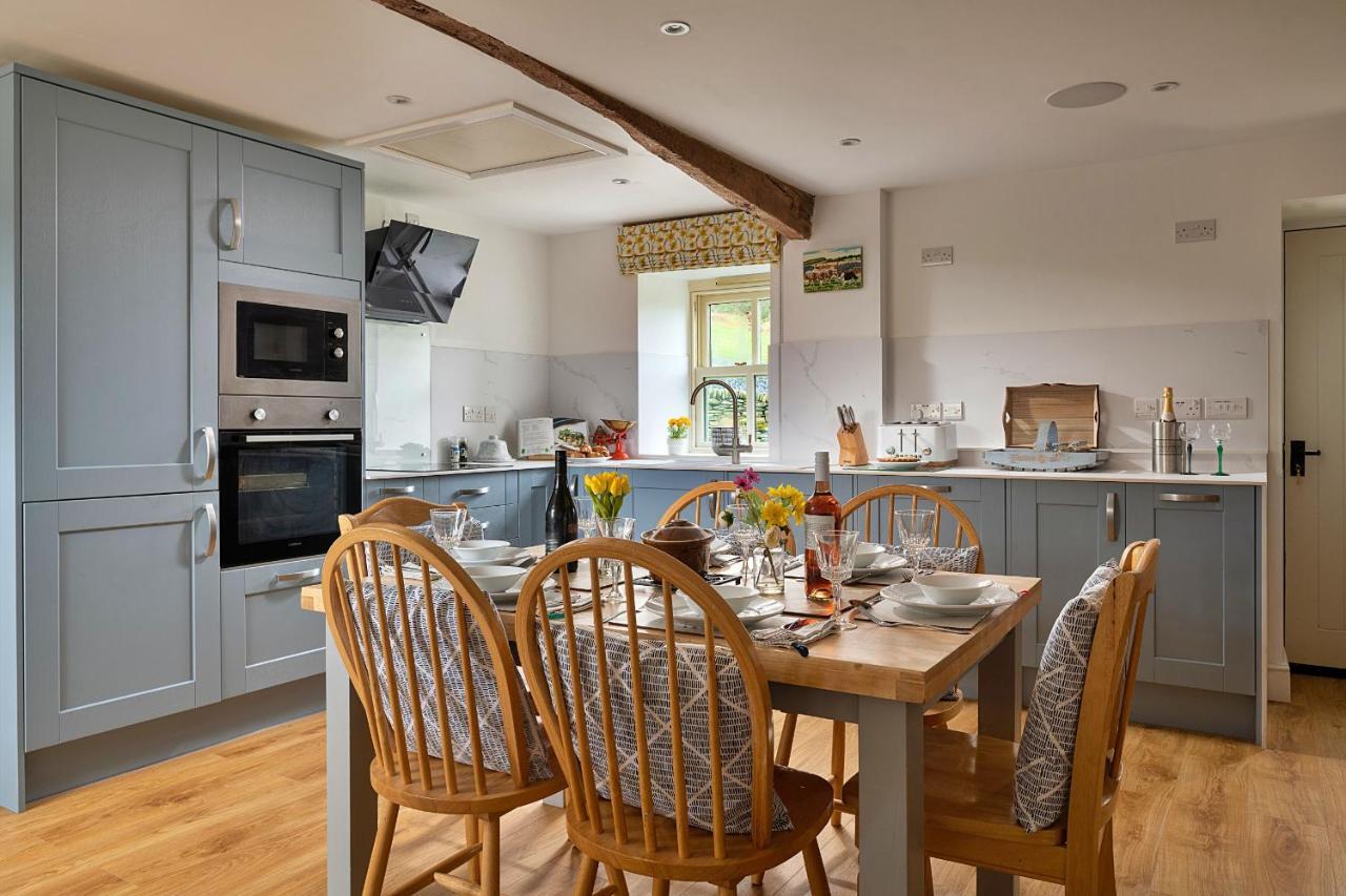Finest Retreats - Moelis Granary - Luxury Cottage With Hot Tub Llandrillo Extérieur photo