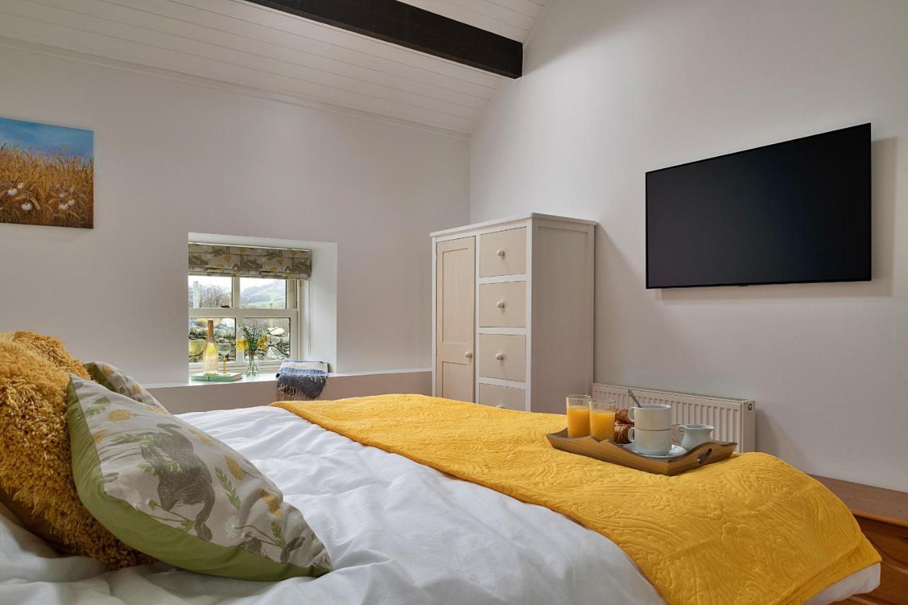 Finest Retreats - Moelis Granary - Luxury Cottage With Hot Tub Llandrillo Extérieur photo