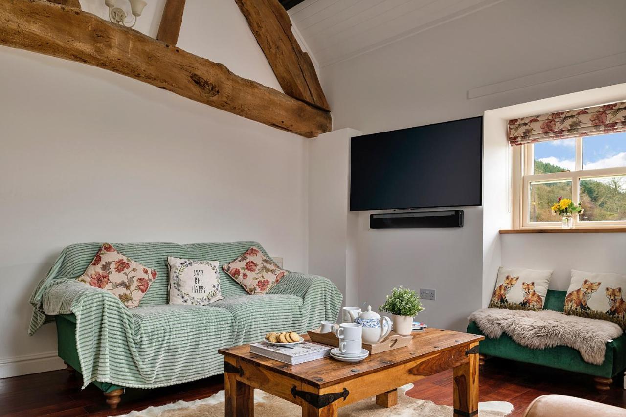 Finest Retreats - Moelis Granary - Luxury Cottage With Hot Tub Llandrillo Extérieur photo