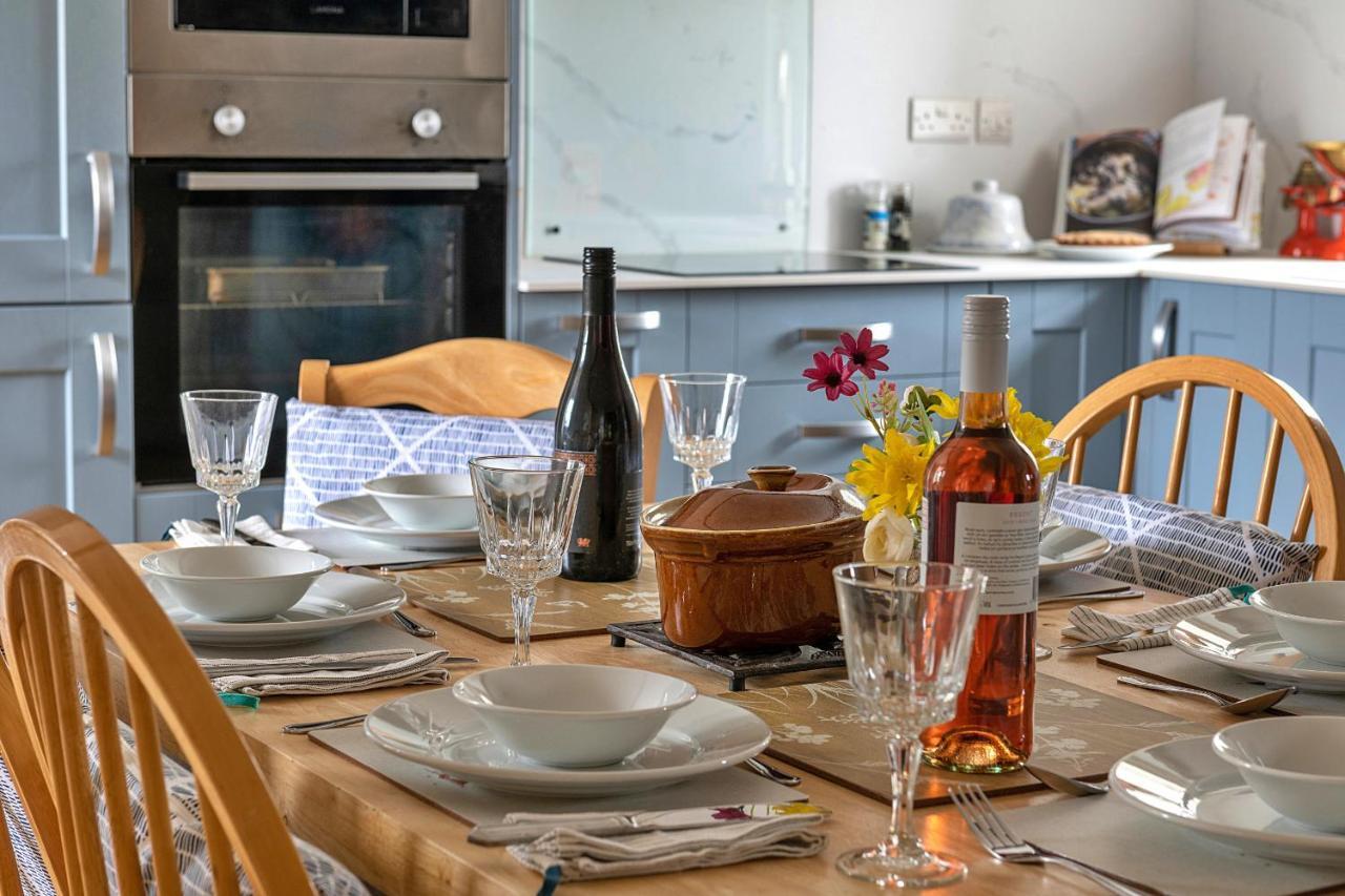 Finest Retreats - Moelis Granary - Luxury Cottage With Hot Tub Llandrillo Extérieur photo