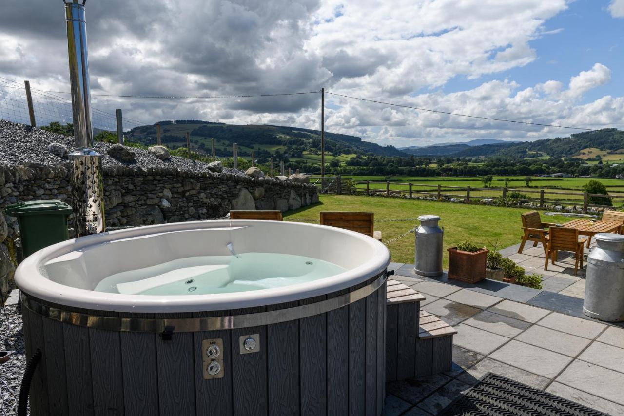 Finest Retreats - Moelis Granary - Luxury Cottage With Hot Tub Llandrillo Extérieur photo