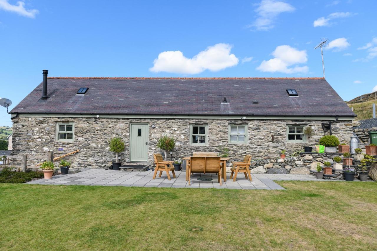 Finest Retreats - Moelis Granary - Luxury Cottage With Hot Tub Llandrillo Extérieur photo