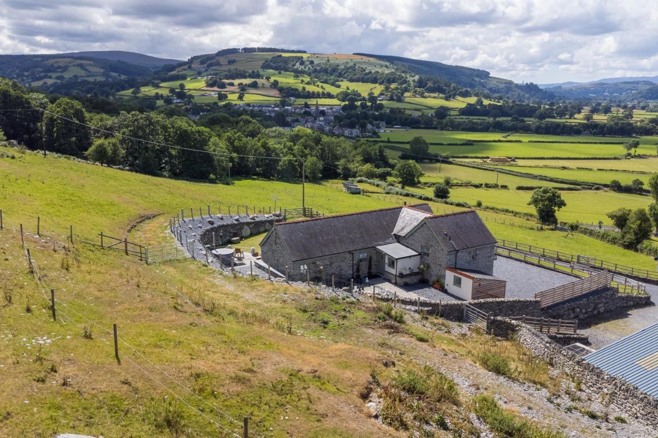 Finest Retreats - Moelis Granary - Luxury Cottage With Hot Tub Llandrillo Extérieur photo